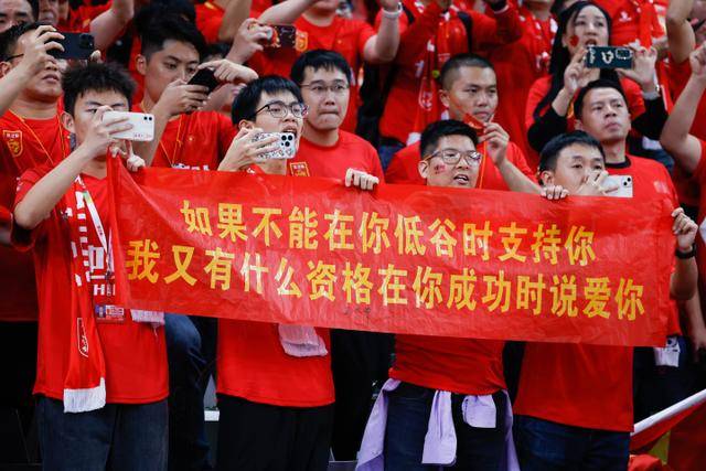 近10年季后赛15+出手命中率最低？登威拉胯仍赢球 小里16中3隐身